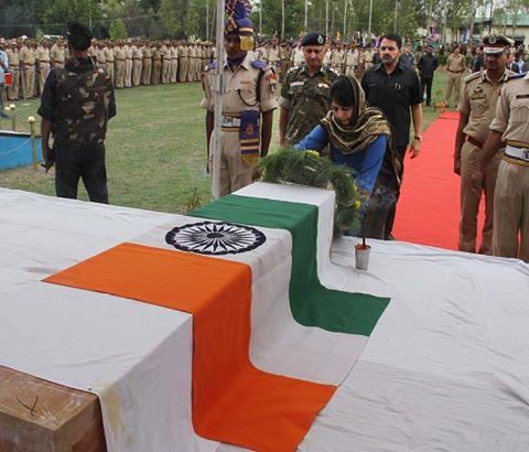 CM pays homage to slain CRPF Commandant